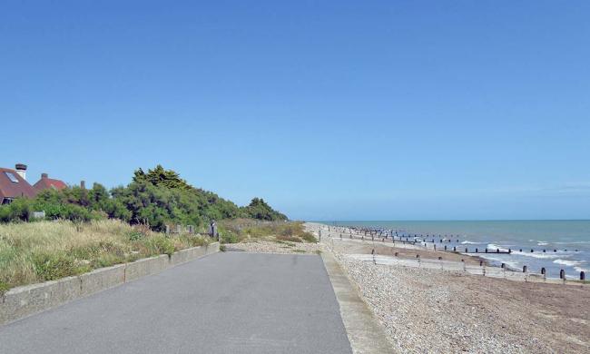 The end of the promenade looking east just beyond Felpham beach